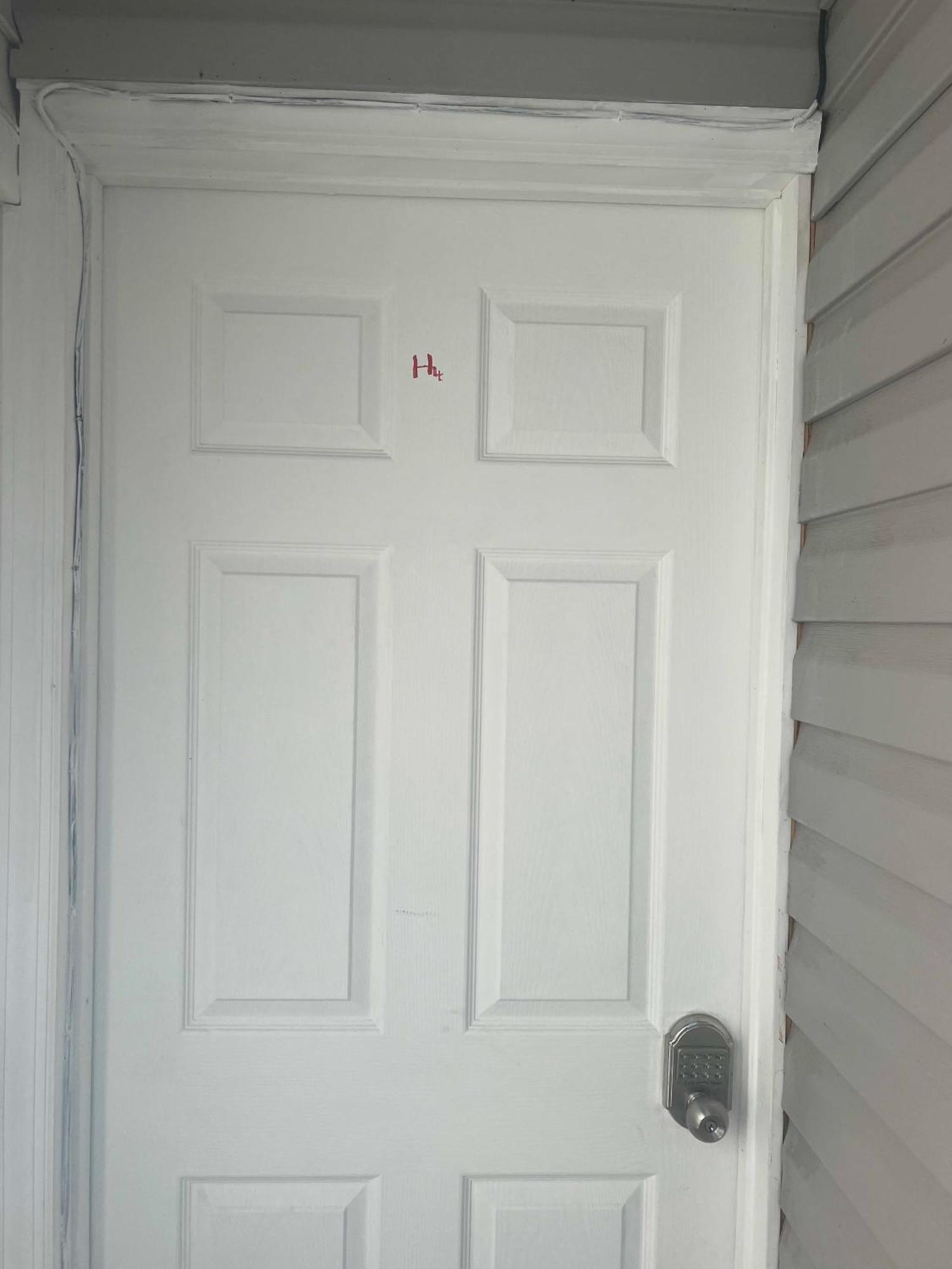 Address Is 221 Street, Basement Queens Village 646-667-6696 Nueva York