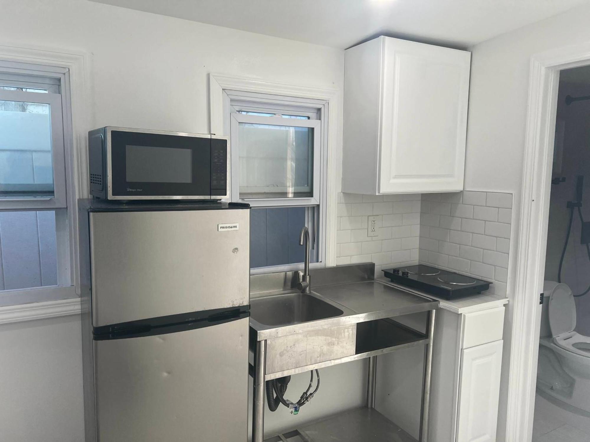 Address Is 221 Street, Basement Queens Village 646-667-6696 * Nueva York